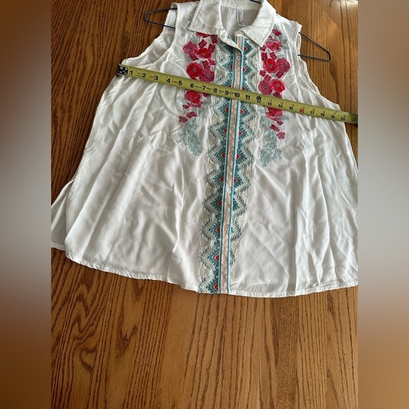 Garden Girl Embroidered Floral Red Blue Green Button Down Sleeveless White Top M - Picture 11 of 11